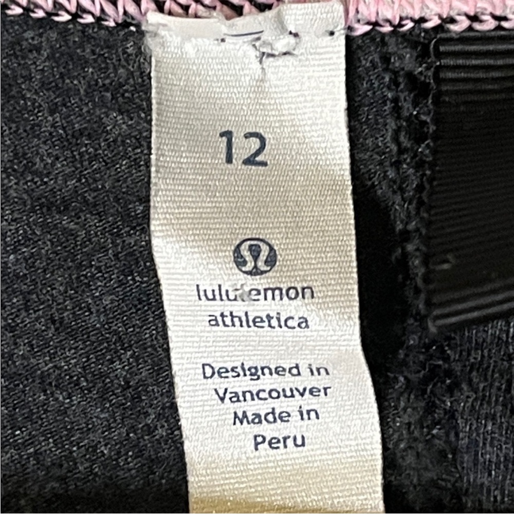 Lululemon Devotion Tee 🖤🤍 - Picture 3 of 7